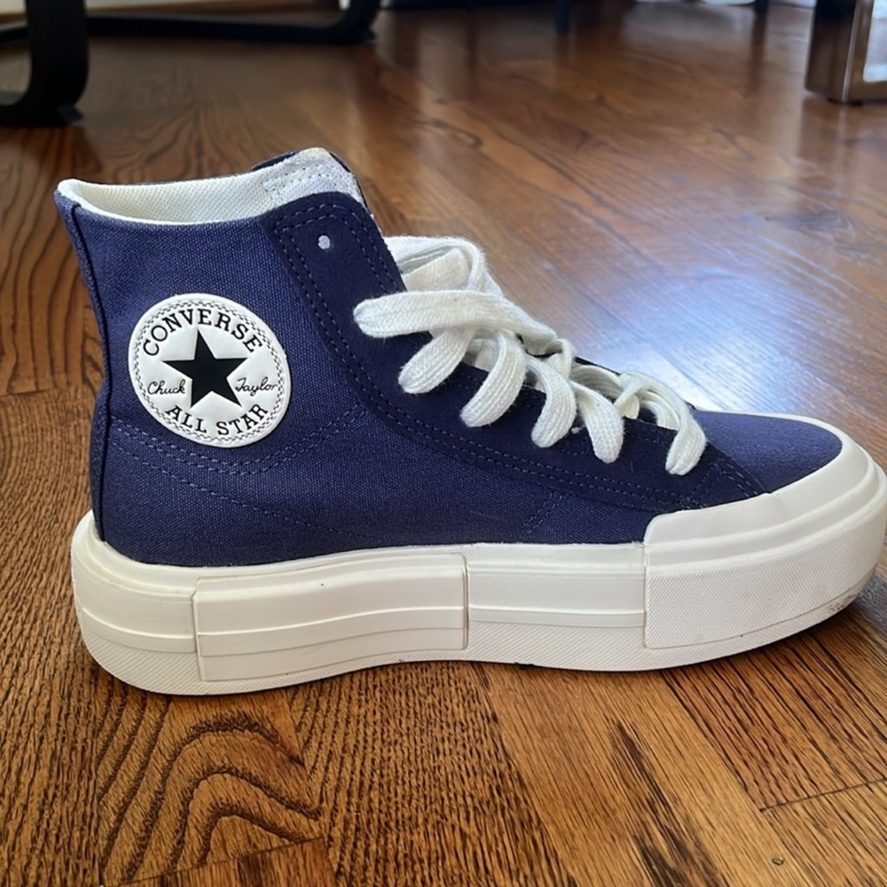 Converse All Star Cruise in Uncharted Waters